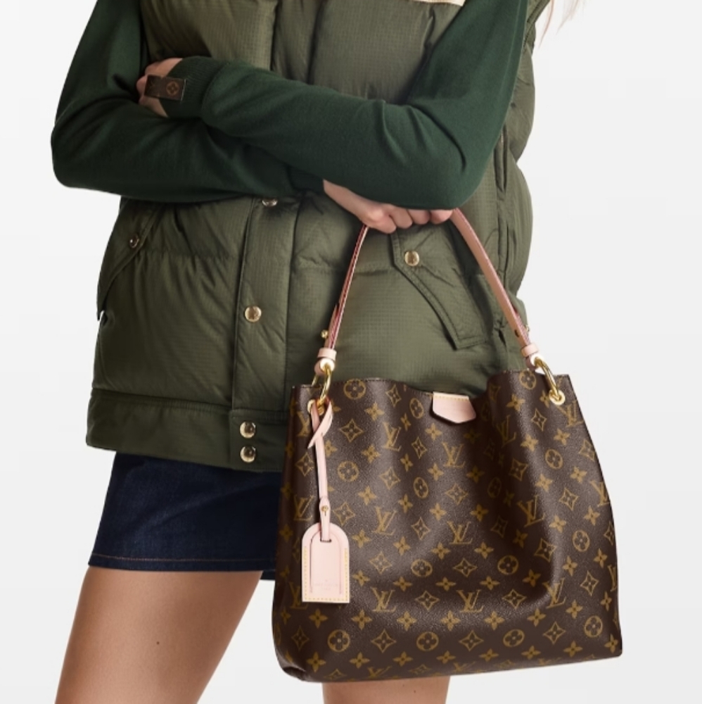 Louis Vuitton LV, Beautiful Graceful PM Iconic Monogram Signature - Picture 5 of 8